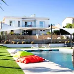 Villa Francoise Pour 10 Personnes Avec Vue Et Piscine Chauffee A *