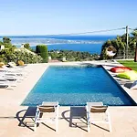Francoise Pour 10 Personnes Avec Vue Et Piscine Chauffee A Villa Carqueiranne