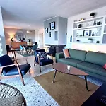 Francoise Pour 10 Personnes Avec Vue Et Piscine Chauffee A Villa