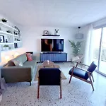 Francoise Pour 10 Personnes Avec Vue Et Piscine Chauffee A * Carqueiranne