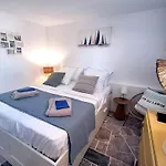 Francoise Pour 10 Personnes Avec Vue Et Piscine Chauffee A Villa Carqueiranne