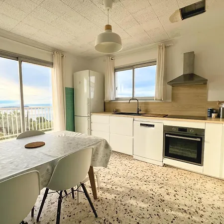 Francoise Pour 10 Personnes Avec Vue Et Piscine Chauffee A *